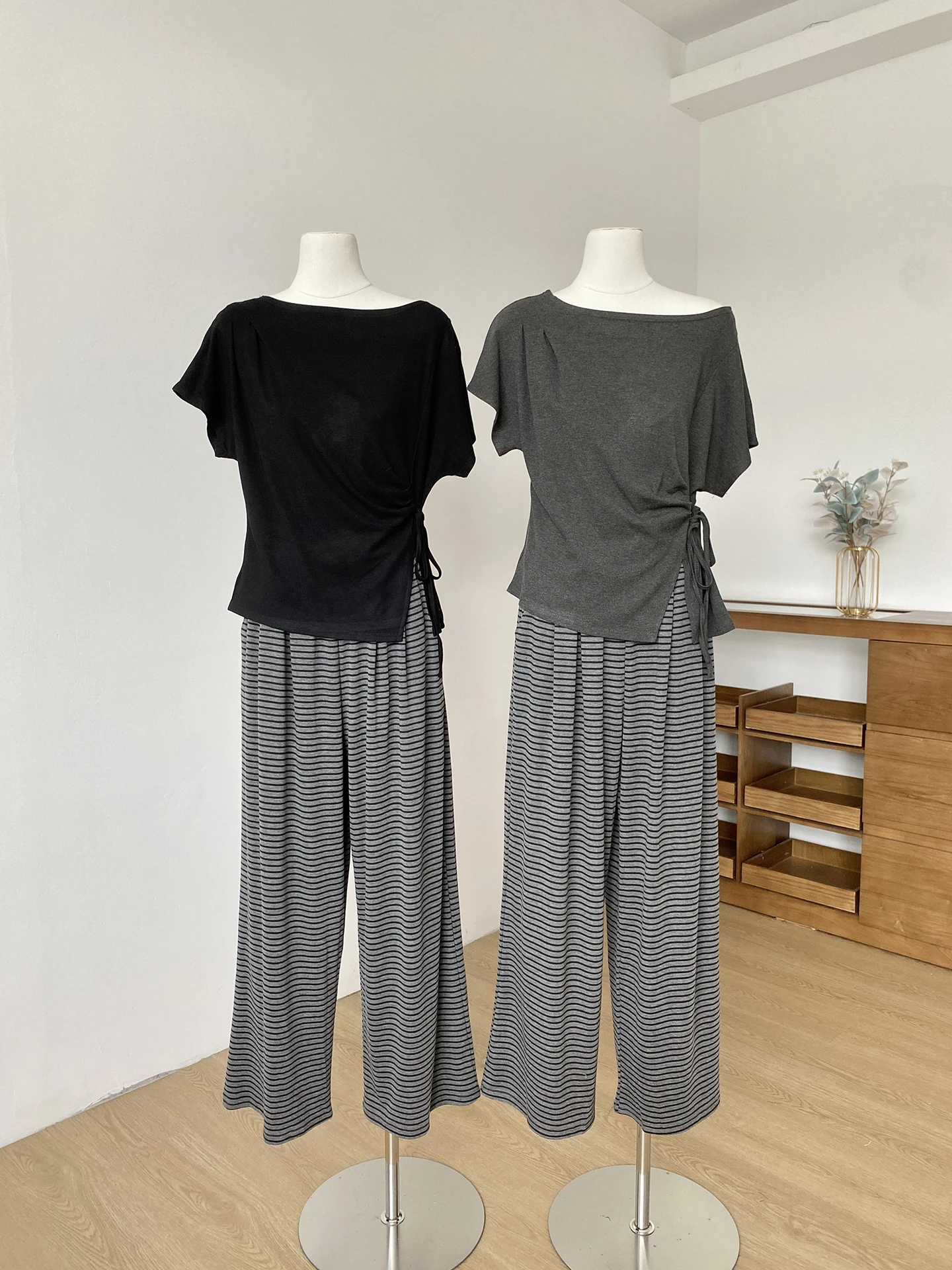 Loose Feel Striped Wide Leg Pants T-Shirt Set Women's Shoulder T-Shirt Top Casual Summer Outfit High Waist Long Pants
Loose Feel Striped Wide Leg Pants T-Shirt Set Women's Shoulder T-Shirt Top Casual Summer Outfit High Waist Long Pants