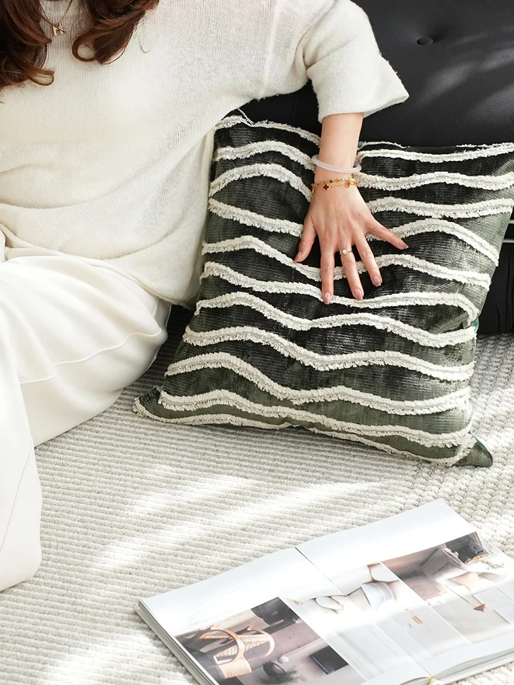 Modern mat een Wave Patterned Velvet Pillow Home Hotel High End Square Pillow Cusizable Removable Cover
Modern mat een Wave Patterned Velvet Pillow Home Hotel High End Square Pillow Cusizable Removable Cover