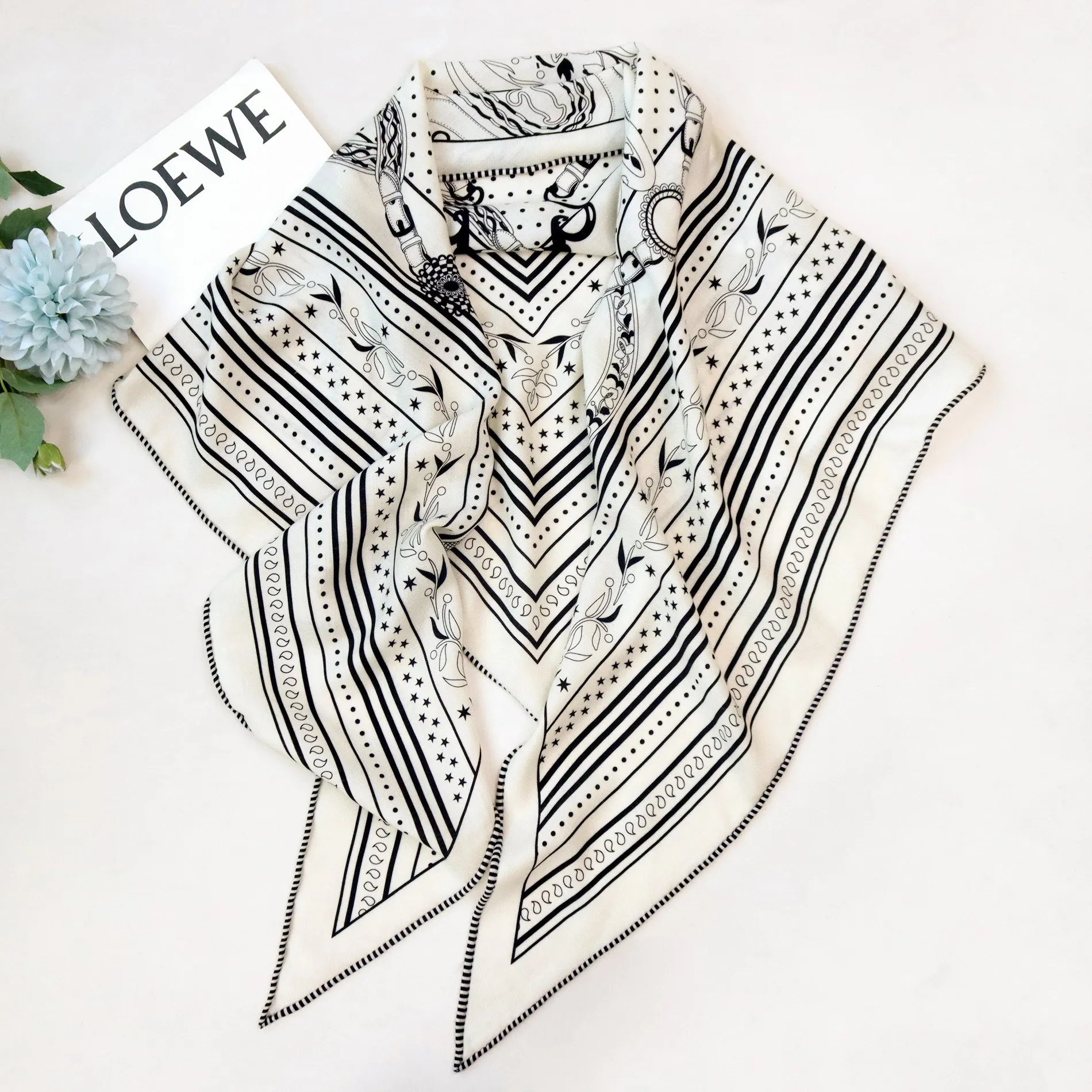 Triangle Shape Wool Silk Scarf Women Soft Shawls Luxury Designer Pashmina Head Wrap Stole Christmas Gift
Triangle Shape Wool Silk Scarf Women Soft Shawls Luxury Designer Pashmina Head Wrap Stole Christmas Gift