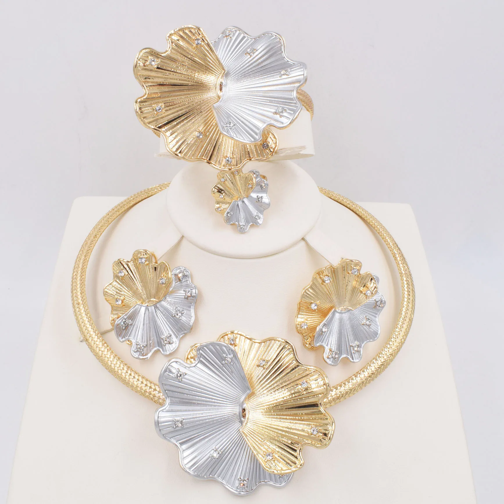 Italian Gold Plated Jewelry Set Dubai Gold Color High Quality Ladies Necklace Earrings Bracelet Rings Banquet Wedding Jewelry
Italian Gold Plated Jewelry Set Dubai Gold Color High Quality Ladies Necklace Earrings Bracelet Rings Banquet Wedding Jewelry