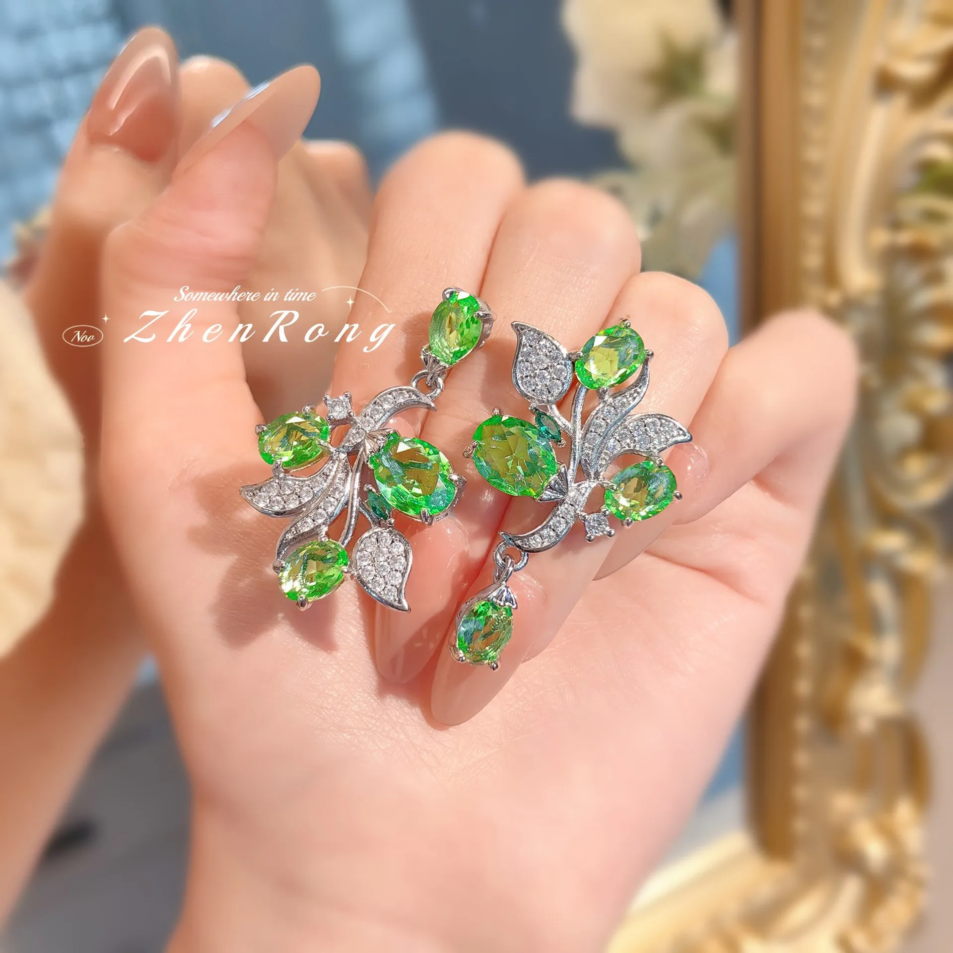 Exquisite Leaf Branch Design Silver Color Olive Green AAAAA Zircon Earrings For Women Exaggerated Big Piercing Stud Earring
Exquisite Leaf Branch Design Silver Color Olive Green AAAAA Zircon Earrings For Women Exaggerated Big Piercing Stud Earring
