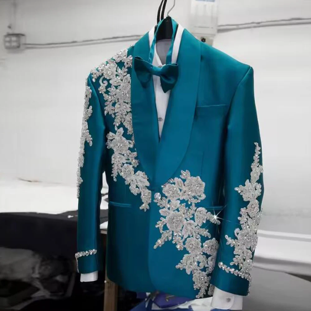 Luxury Suits Men 2 Piece Sets Crystals Beaded Appliques Jacket Pants Customized Groom Wedding Tuxedos Plus Size Costumes Hommes
Luxury Suits Men 2 Piece Sets Crystals Beaded Appliques Jacket Pants Customized Groom Wedding Tuxedos Plus Size Costumes Hommes