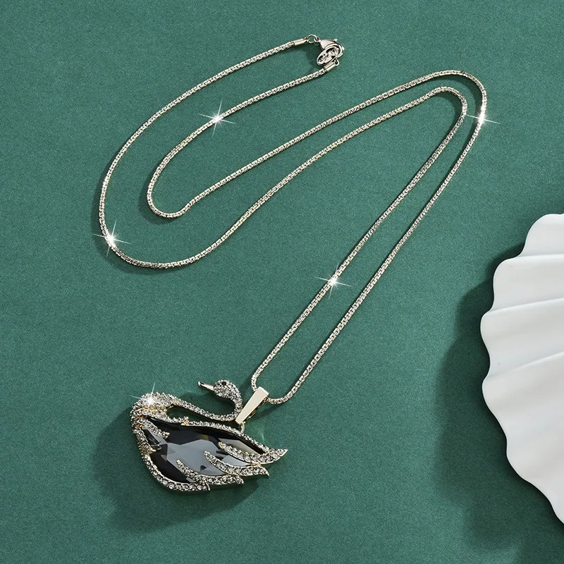 Swan crystal necklace, women's sweater chain, fashionable and elegant autumn and winter accessories for women
Swan crystal necklace, women's sweater chain, fashionable and elegant autumn and winter accessories for women