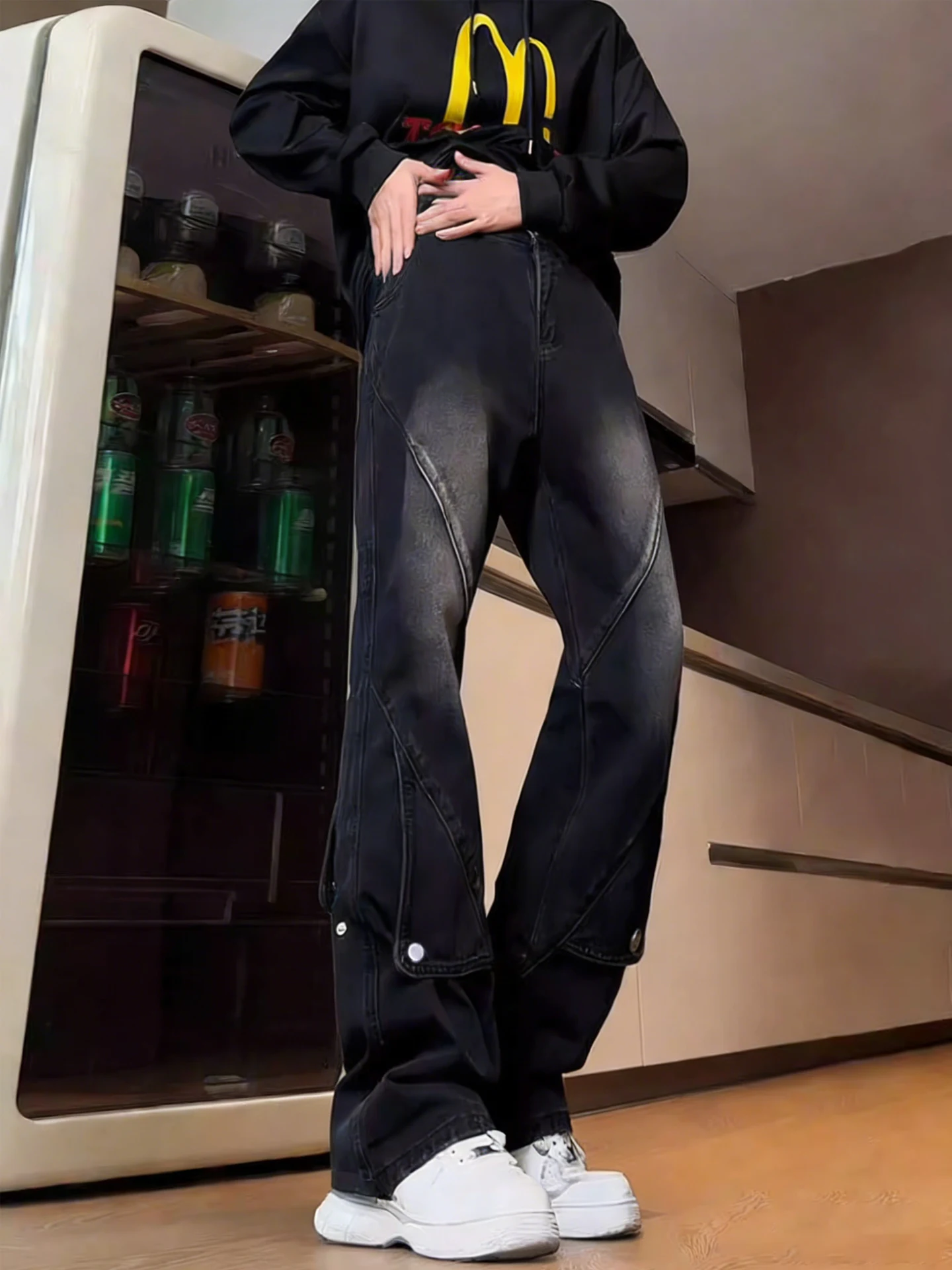 Мужские джинсы Bla Waed Micro Flare: стильные брюки в американском уличном стиле, свободного кроя, в стиле Cleanfit, для работы и повседневной носки
Мужские джинсы Bla Waed Micro Flare: стильные брюки в американском уличном стиле, свободного кроя, в стиле Cleanfit, для работы и повседневной носки