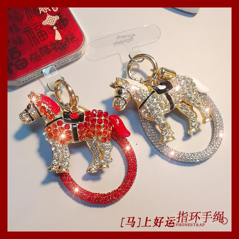 Ремешок для мобильного телефона с блестящим кольцом из страз, новый дизайн 2014 года (Год Лошади), уличный ремешок-антипотеряшка на палец
Ремешок для мобильного телефона с блестящим кольцом из страз, новый дизайн 2014 года (Год Лошади), уличный ремешок-антипотеряшка на палец