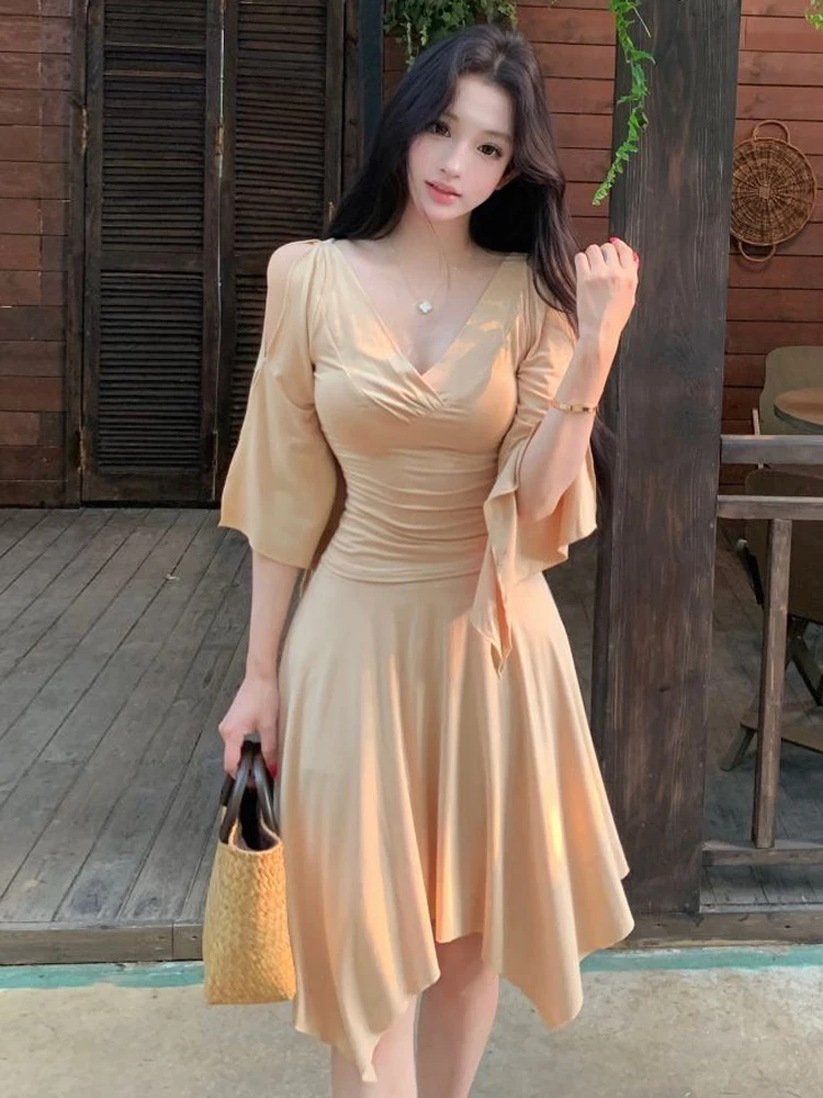 Commute Sexy V-neck Shoulder-baring Design Slim-fit Top High-waist Slimming Asymmetrical Half-length Skirt Elegance Set
Commute Sexy V-neck Shoulder-baring Design Slim-fit Top High-waist Slimming Asymmetrical Half-length Skirt Elegance Set