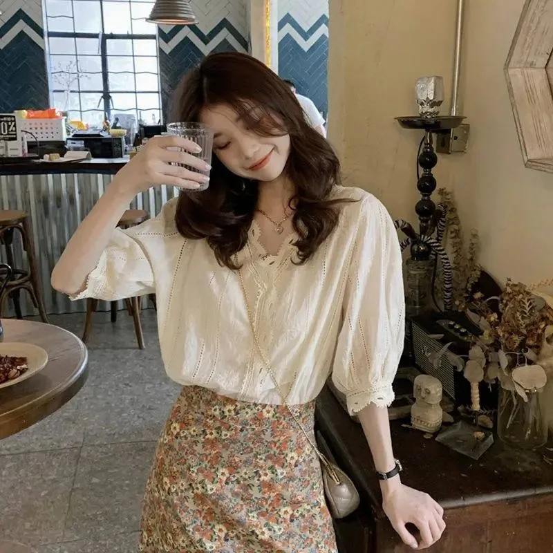 Women French Retro Sweet Lace V Neck Puff Sleeve Blouse Apricot Elegant Slim Summer Top
Women French Retro Sweet Lace V Neck Puff Sleeve Blouse Apricot Elegant Slim Summer Top