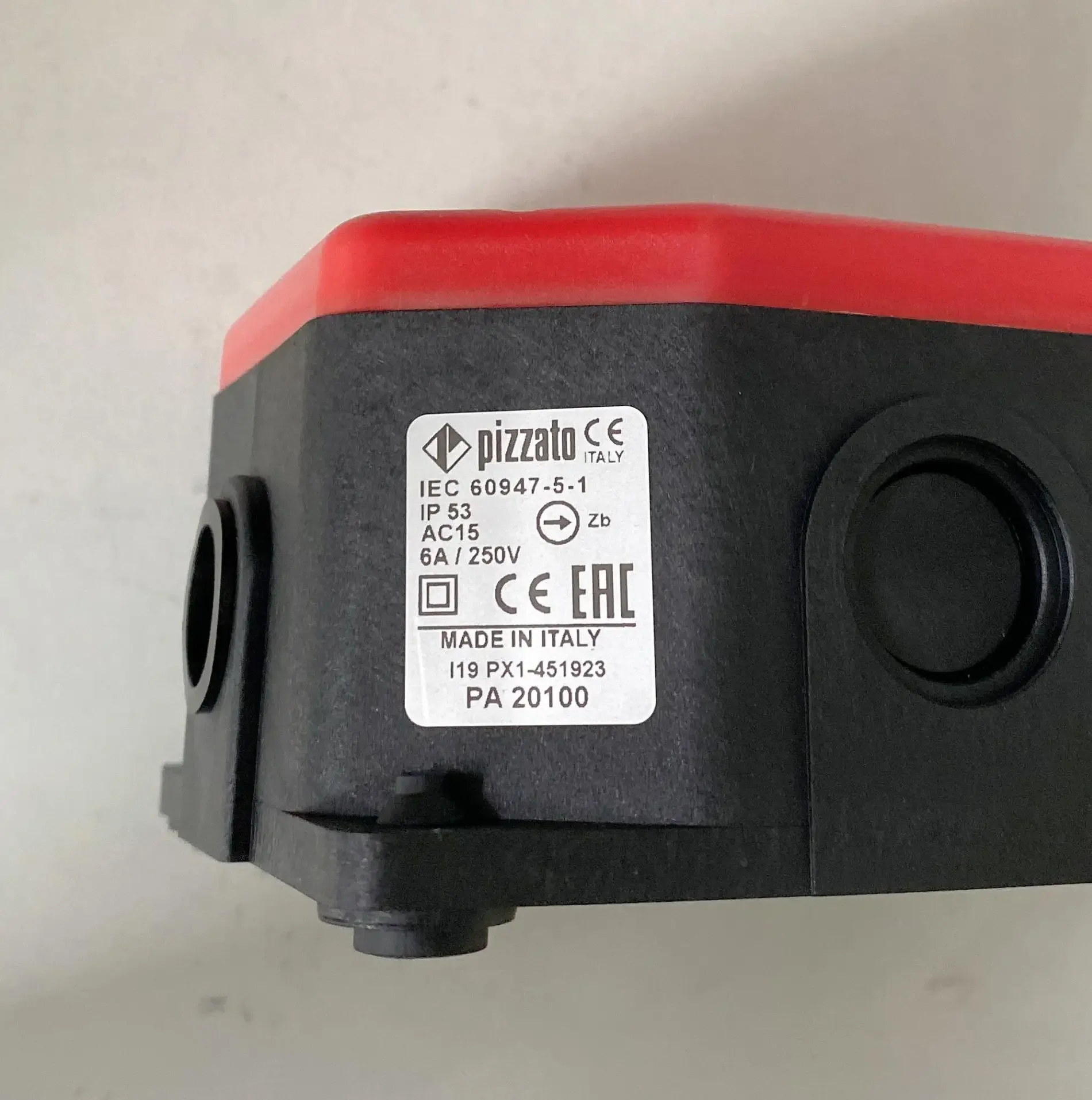 New original Pizzato pedal switch PA 20100
New original Pizzato pedal switch PA 20100
