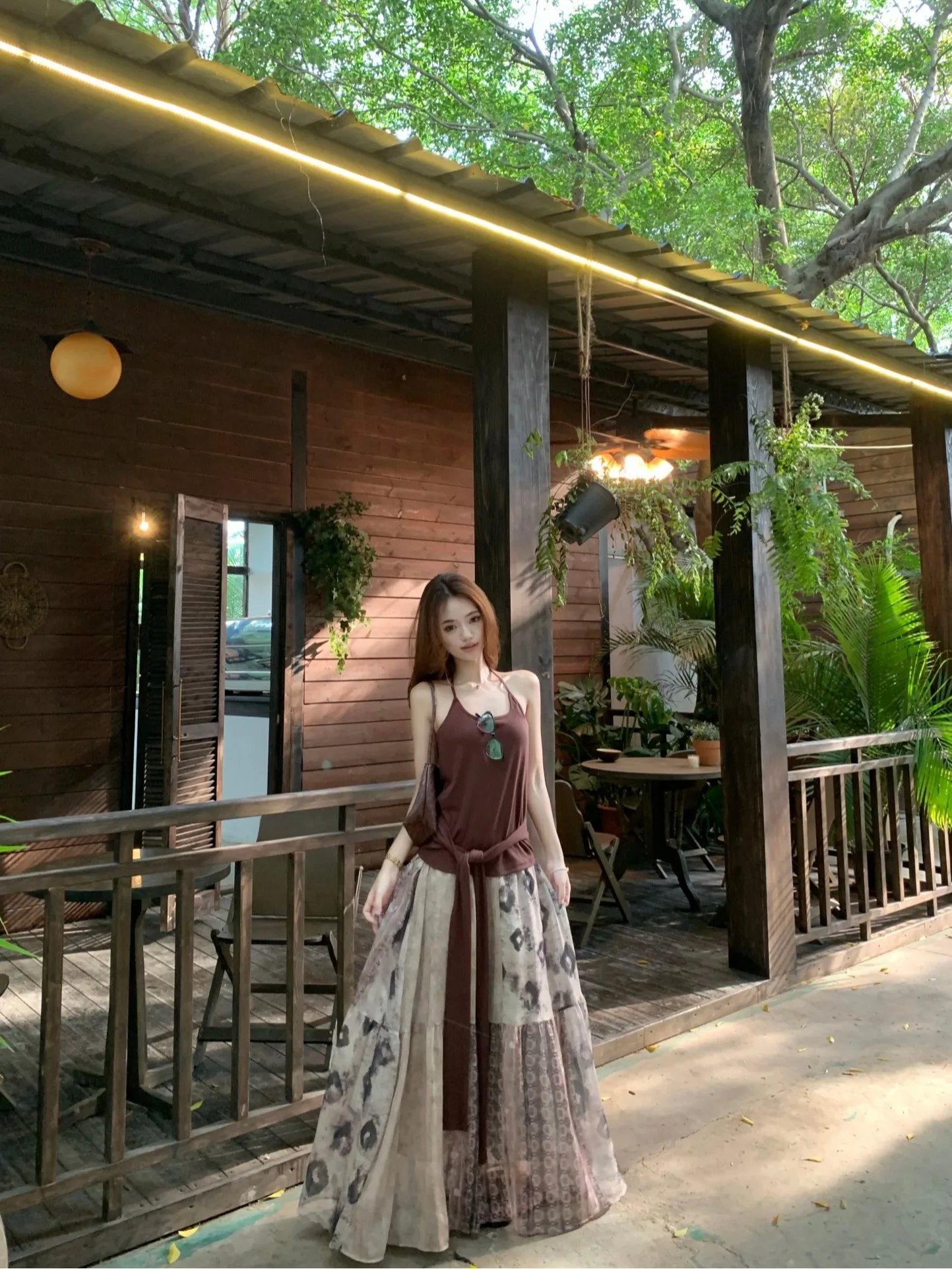 Retro Coffee Color Halter Neck Vest Women's Summer Elegant Print Skirt Two-Piece Set Fashionable Sleeveless Top Bottom
Retro Coffee Color Halter Neck Vest Women's Summer Elegant Print Skirt Two-Piece Set Fashionable Sleeveless Top Bottom