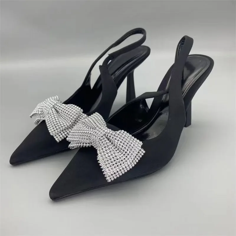 New Style Fashion Women Shoes Hollow Design Women Shoes Matching Bag in Silver Color Mature Ladies Comfortable Sandals for Party
New Style Fashion Women Shoes Hollow Design Women Shoes Matching Bag in Silver Color Mature Ladies Comfortable Sandals for Party