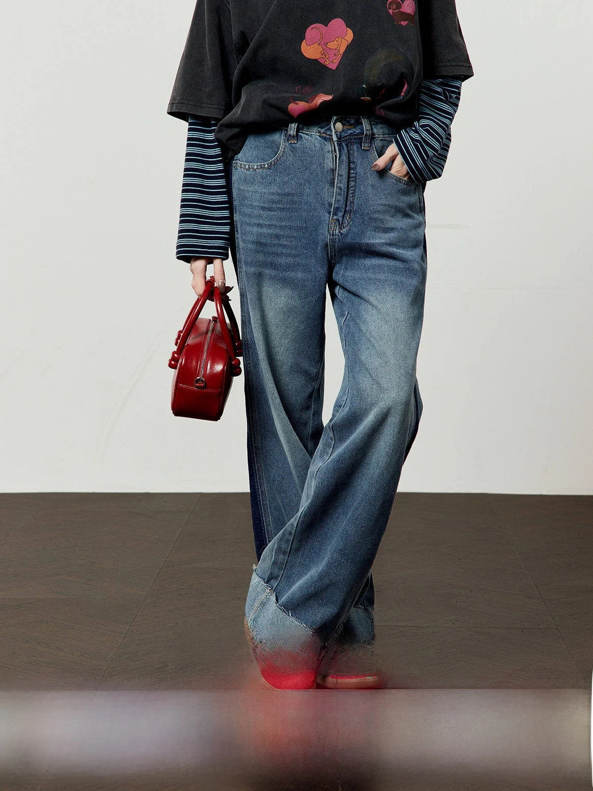 Синие широкие джинсы свободного кроя с высокой талией, женские летние новые повседневные брюки с цветными вставками и рваными краями
Синие широкие джинсы свободного кроя с высокой талией, женские летние новые повседневные брюки с цветными вставками и рваными краями