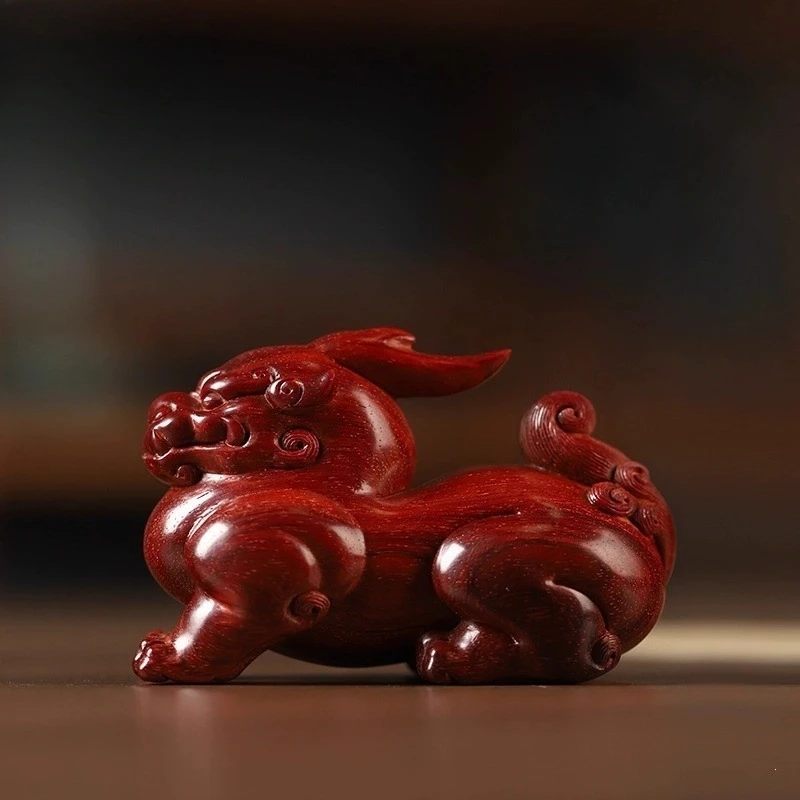 Small leaf red sandalwood carving Pixiu hand piece pure hand carving creative small ornament
Small leaf red sandalwood carving Pixiu hand piece pure hand carving creative small ornament