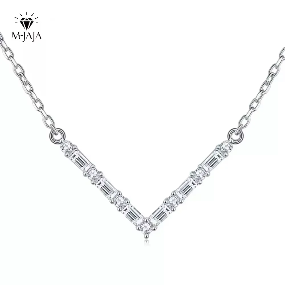 M-JAJA Moissanite V-Shaped Pendant Necklace 925 Sterling Silver Chain VVS1 3EX Rectangle Cut Diamond Luxury Jewelry Gift for Her
M-JAJA Moissanite V-Shaped Pendant Necklace 925 Sterling Silver Chain VVS1 3EX Rectangle Cut Diamond Luxury Jewelry Gift for Her