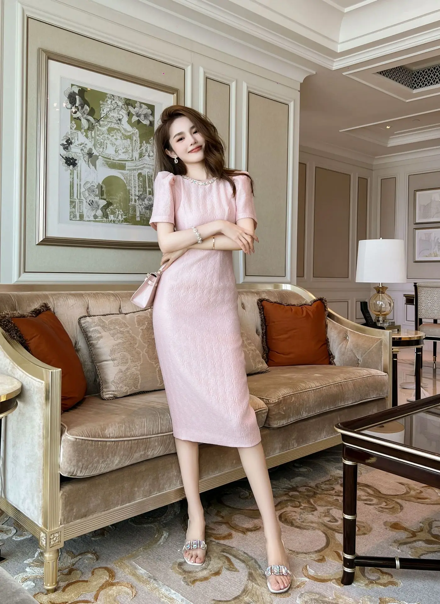 Summer new style small fragrance style diamond round neck puff sleeve dress dopamine pink long dress female
Summer new style small fragrance style diamond round neck puff sleeve dress dopamine pink long dress female