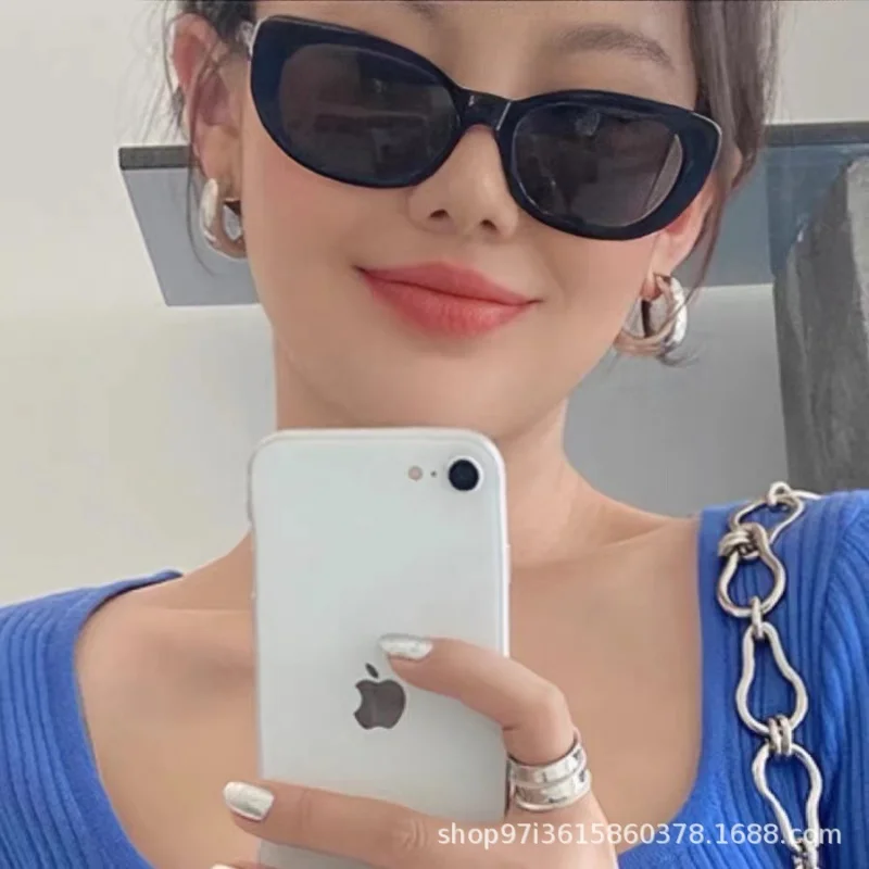Brand Designer Vintage Small Frame Sun Glasses Ladies Retro Rectangle Sunglasses Women Unisex Gradation Casual Goggle UV400
Brand Designer Vintage Small Frame Sun Glasses Ladies Retro Rectangle Sunglasses Women Unisex Gradation Casual Goggle UV400