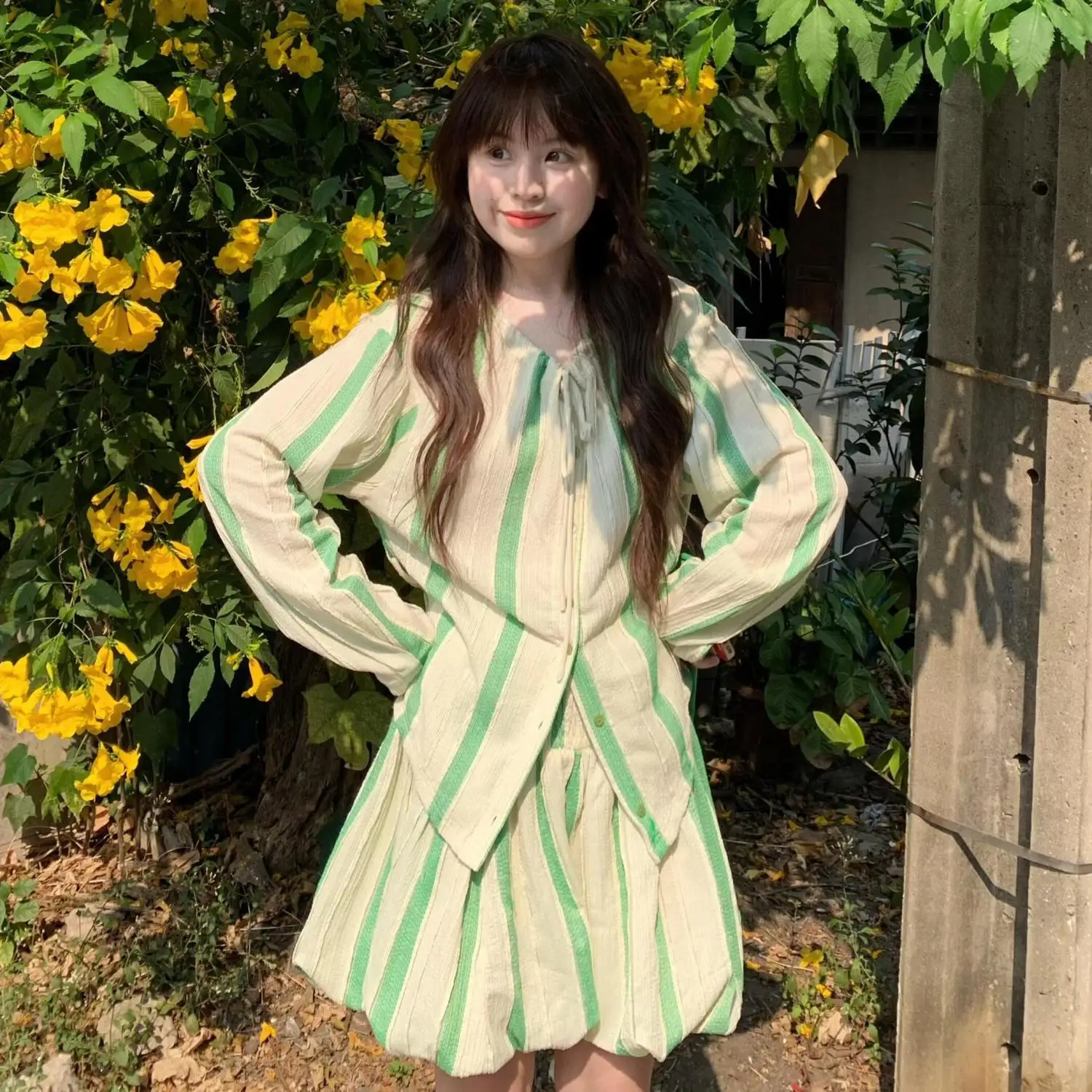 Spring Women Suit High-end Green Striped Long Sleeve Loose Casual Shirt Short Skirts Set Chic Sweet Two Piece Set Women Outfits
Spring Women Suit High-end Green Striped Long Sleeve Loose Casual Shirt Short Skirts Set Chic Sweet Two Piece Set Women Outfits
