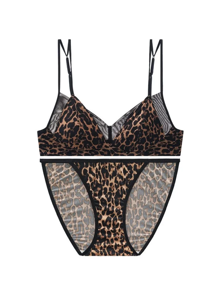 Hot Sale Leopard Print Bra And Panty Set Wireless Push Up Triangle Cup Thin Cooling Fabric Women Casual Fashion Lingerie 32A-38
Hot Sale Leopard Print Bra And Panty Set Wireless Push Up Triangle Cup Thin Cooling Fabric Women Casual Fashion Lingerie 32A-38