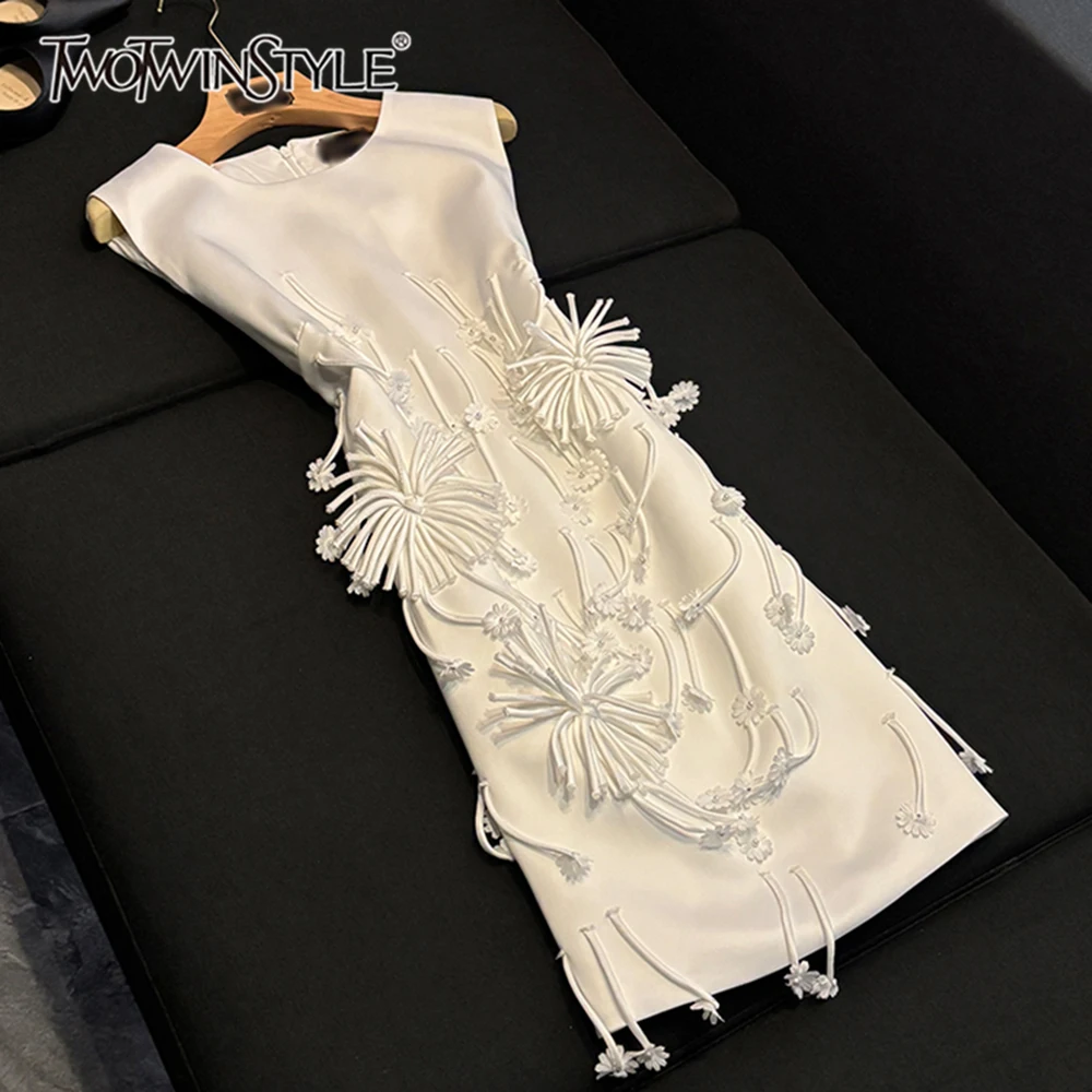 TWOTWINSTYLE Elegant Spliced Appliques Dresses For Women Round Neck Sleeveless High Waiat Designer Dress Female New KDR505063
TWOTWINSTYLE Elegant Spliced Appliques Dresses For Women Round Neck Sleeveless High Waiat Designer Dress Female New KDR505063