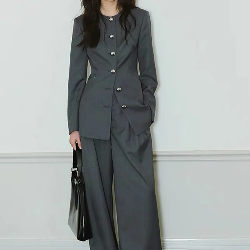 Новый однотонный женский костюм: пиджак с завышенной талией (30% шерсть) + брюки с двойными складками и широкими штанинами
Новый однотонный женский костюм: пиджак с завышенной талией (30% шерсть) + брюки с двойными складками и широкими штанинами