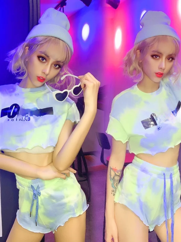 Promotion New Fashion Loose Short Sleeve T-Shirt High Waist Shorts Set Women's Bar Performance Clothes Dance Ethnic Stage Cos...
Promotion New Fashion Loose Short Sleeve T-Shirt High Waist Shorts Set Women's Bar Performance Clothes Dance Ethnic Stage Cos...
