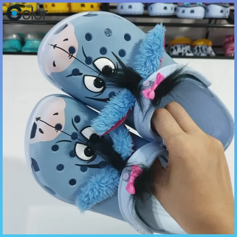 New Disney Yi 'Er Donkey Hole Beach Shoes An Anime-Related Are Must-Have Breathable Adult Slippers For Summer Outings 
New Disney Yi 'Er Donkey Hole Beach Shoes An Anime-Related Are Must-Have Breathable Adult Slippers For Summer Outings