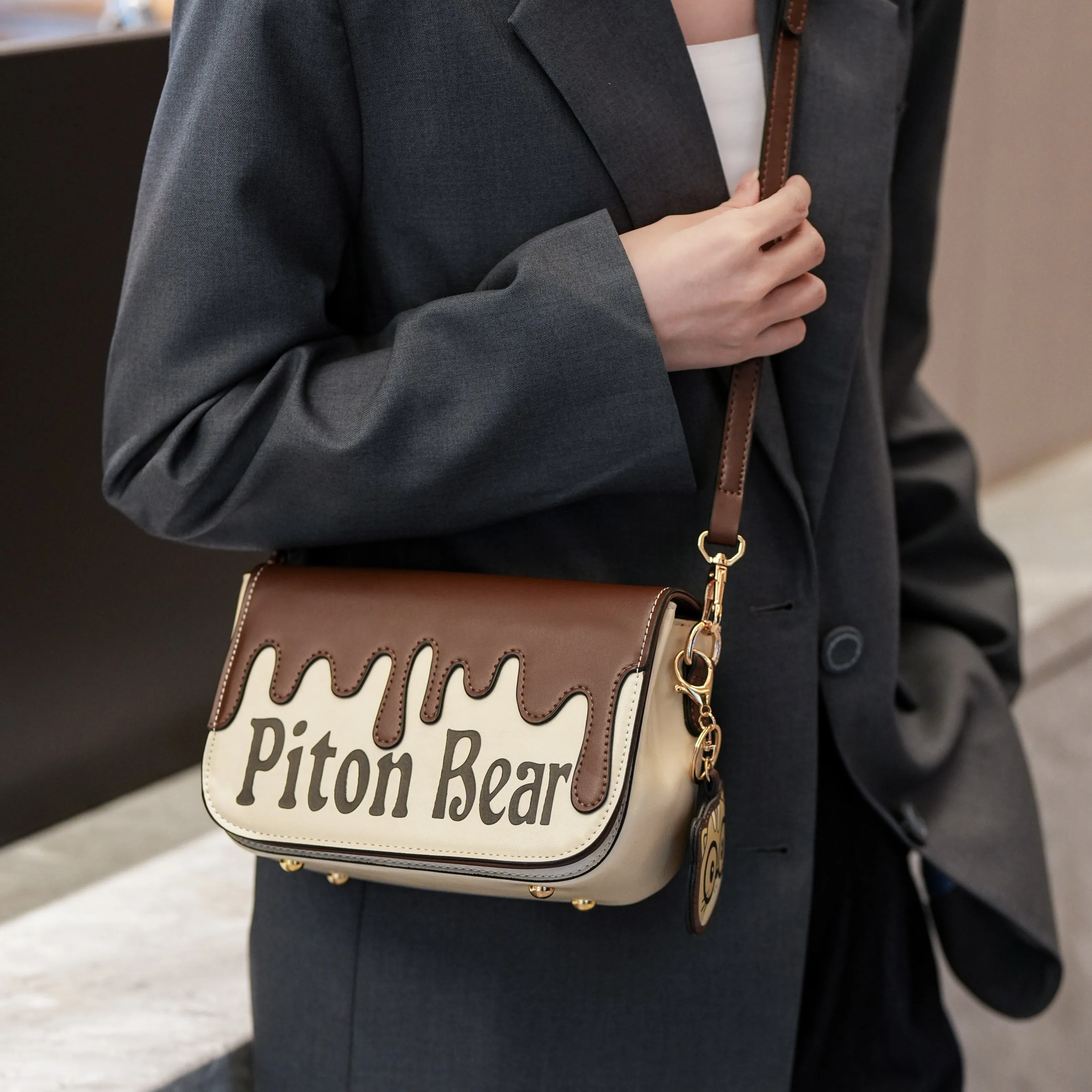 Ladies Milk Design Flip-Cover shoulder bag Small Flap Crossbody Bag for women cute women purse
Ladies Milk Design Flip-Cover shoulder bag Small Flap Crossbody Bag for women cute women purse