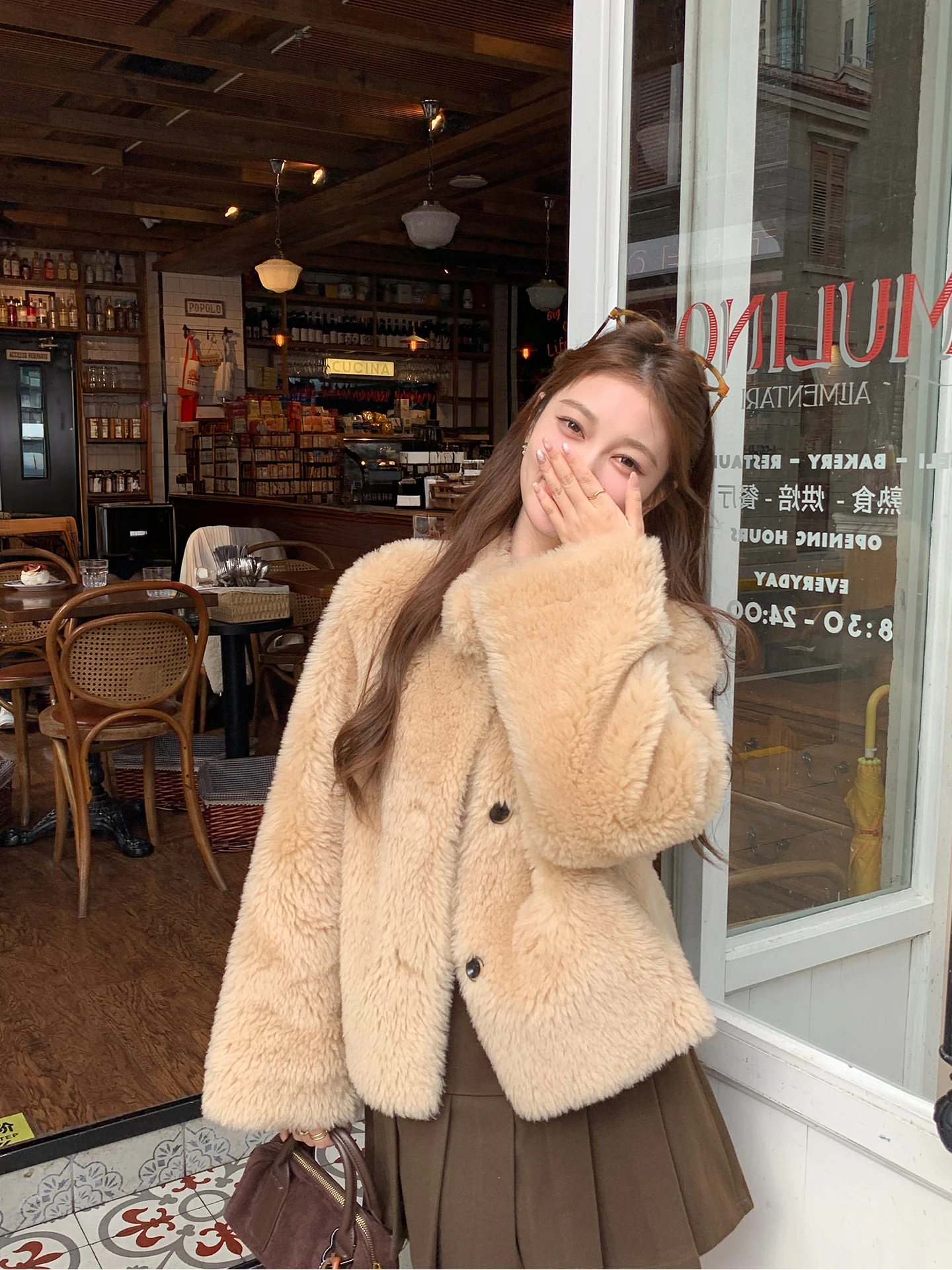 Женская шуба из овечьего меха и замши Hazel Nut Contract, теплая, ветрозащитная, комфортная, длинная, с рукавами-фонариками
Женская шуба из овечьего меха и замши Hazel Nut Contract, теплая, ветрозащитная, комфортная, длинная, с рукавами-фонариками