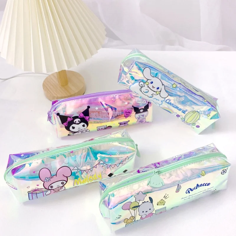 Sanrio сумка для ручек с анимацией Kuromi понравико My Melody Cinnamoroll Лазерная мультяшная картина Милая уличная Водонепроницаемая простая сумка для хранения
Sanrio сумка для ручек с анимацией Kuromi понравико My Melody Cinnamoroll Лазерная мультяшная картина Милая уличная Водонепроницаемая простая сумка для хранения