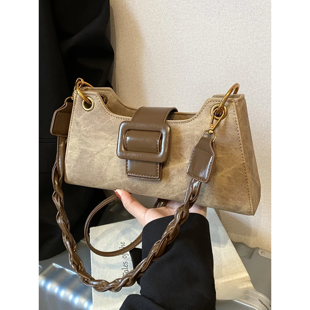 Single Shoulder Bag for Women French Style Vintage Buckle Zipper Office Lady Armpit Bags Elegant Commute Crossbody Packs
Single Shoulder Bag for Women French Style Vintage Buckle Zipper Office Lady Armpit Bags Elegant Commute Crossbody Packs