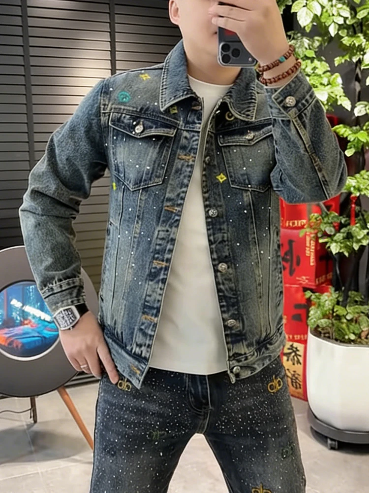 Luxury Men's Denim Jacket Casual Spring Fashion Trend Rhinestone Personality Top Youth Versatile Jacket Loose Fit Long Sleeve
Luxury Men's Denim Jacket Casual Spring Fashion Trend Rhinestone Personality Top Youth Versatile Jacket Loose Fit Long Sleeve