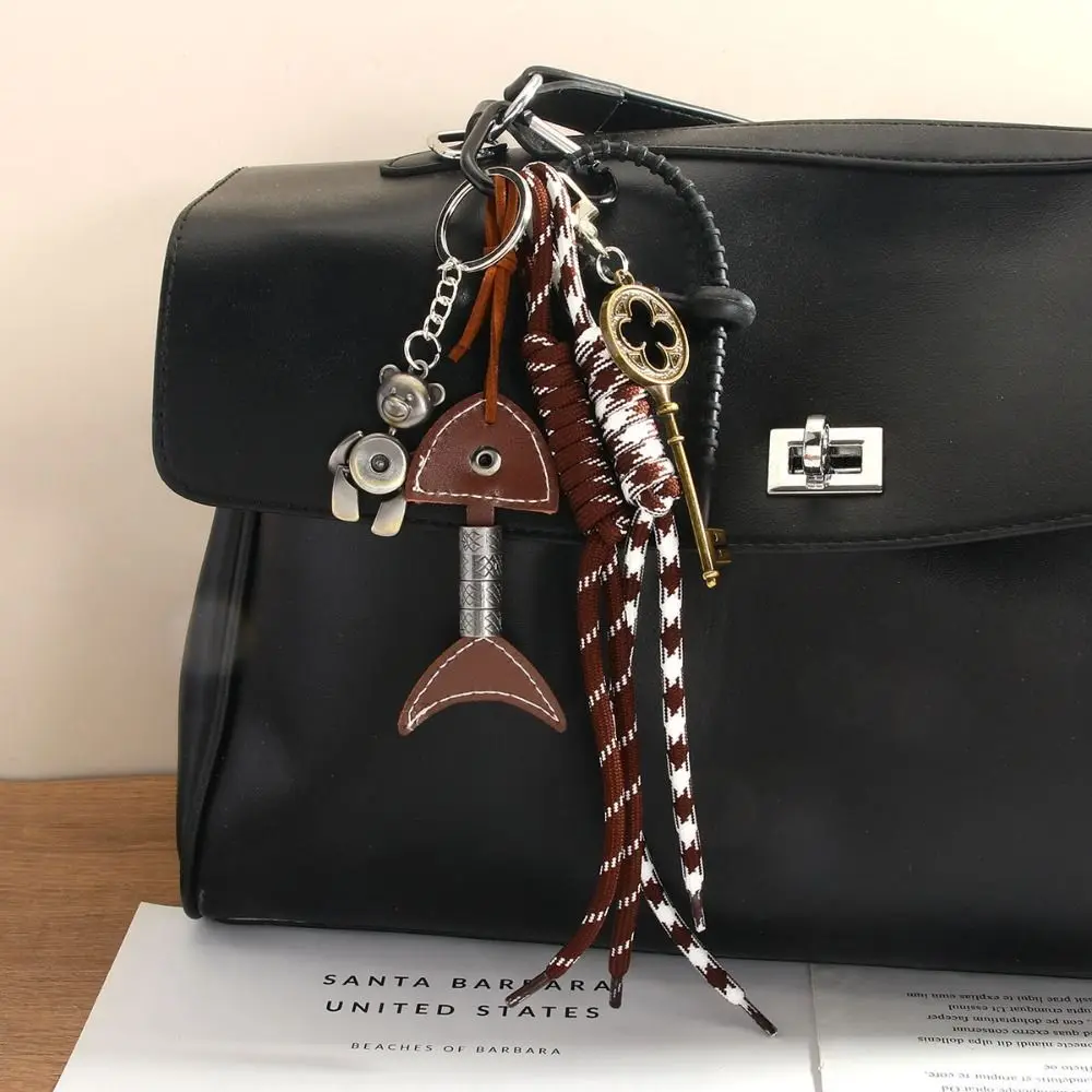 PU Leather Leather Fishbone Keychain Bag Hanging Handmade Vintage Bear Key Pendant Ins Y2K Woven Ropes Keyring
PU Leather Leather Fishbone Keychain Bag Hanging Handmade Vintage Bear Key Pendant Ins Y2K Woven Ropes Keyring