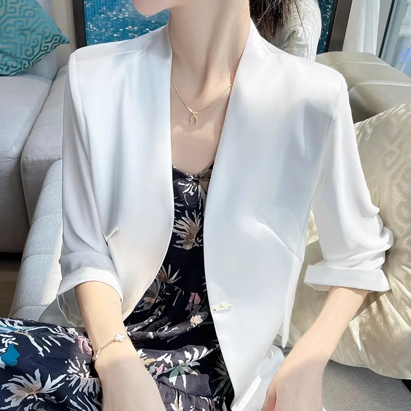 White Asymmetric Sleeveless Acetate Satin Thin Suit Jacket Women's Summer Fashionable Professional Short Length One Button
White Asymmetric Sleeveless Acetate Satin Thin Suit Jacket Women's Summer Fashionable Professional Short Length One Button