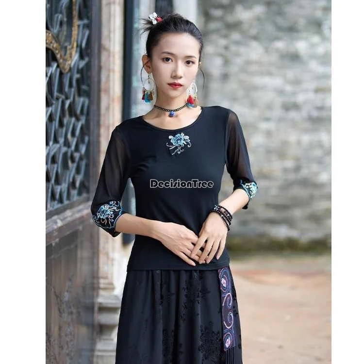 2025 chinese ethnic style round collar embroidery top modal mesh fabric patchwork design half sleeve women retro shirt top t001
2025 chinese ethnic style round collar embroidery top modal mesh fabric patchwork design half sleeve women retro shirt top t001