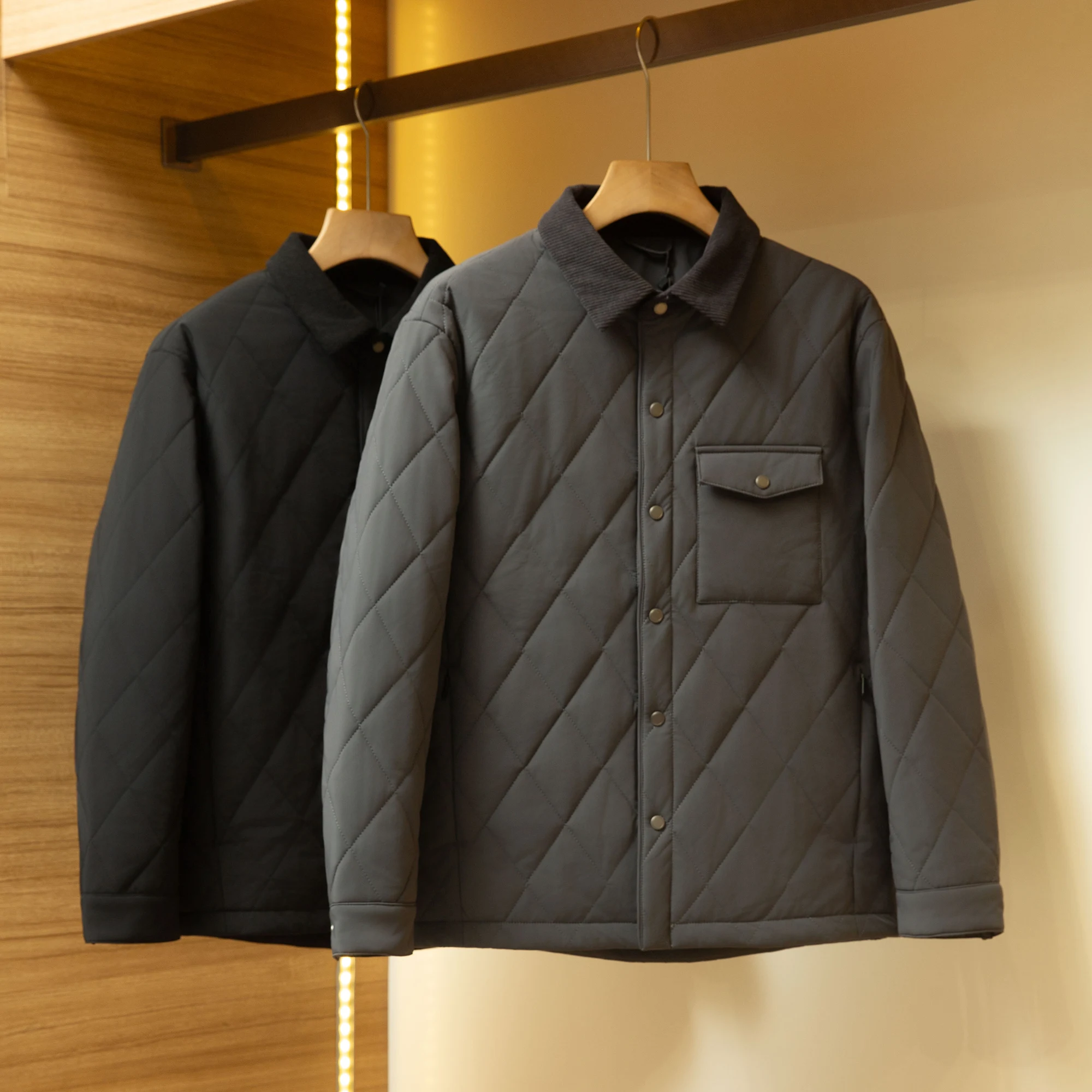 Модная хлопковая куртка с ромбовидным узором для мужчин, осенне-зимняя, в стиле ретро, из хлопкового фланеля, с воротником-рубашкой, рабочая одежда, верхняя одежда
Модная хлопковая куртка с ромбовидным узором для мужчин, осенне-зимняя, в стиле ретро, из хлопкового фланеля, с воротником-рубашкой, рабочая одежда, верхняя одежда