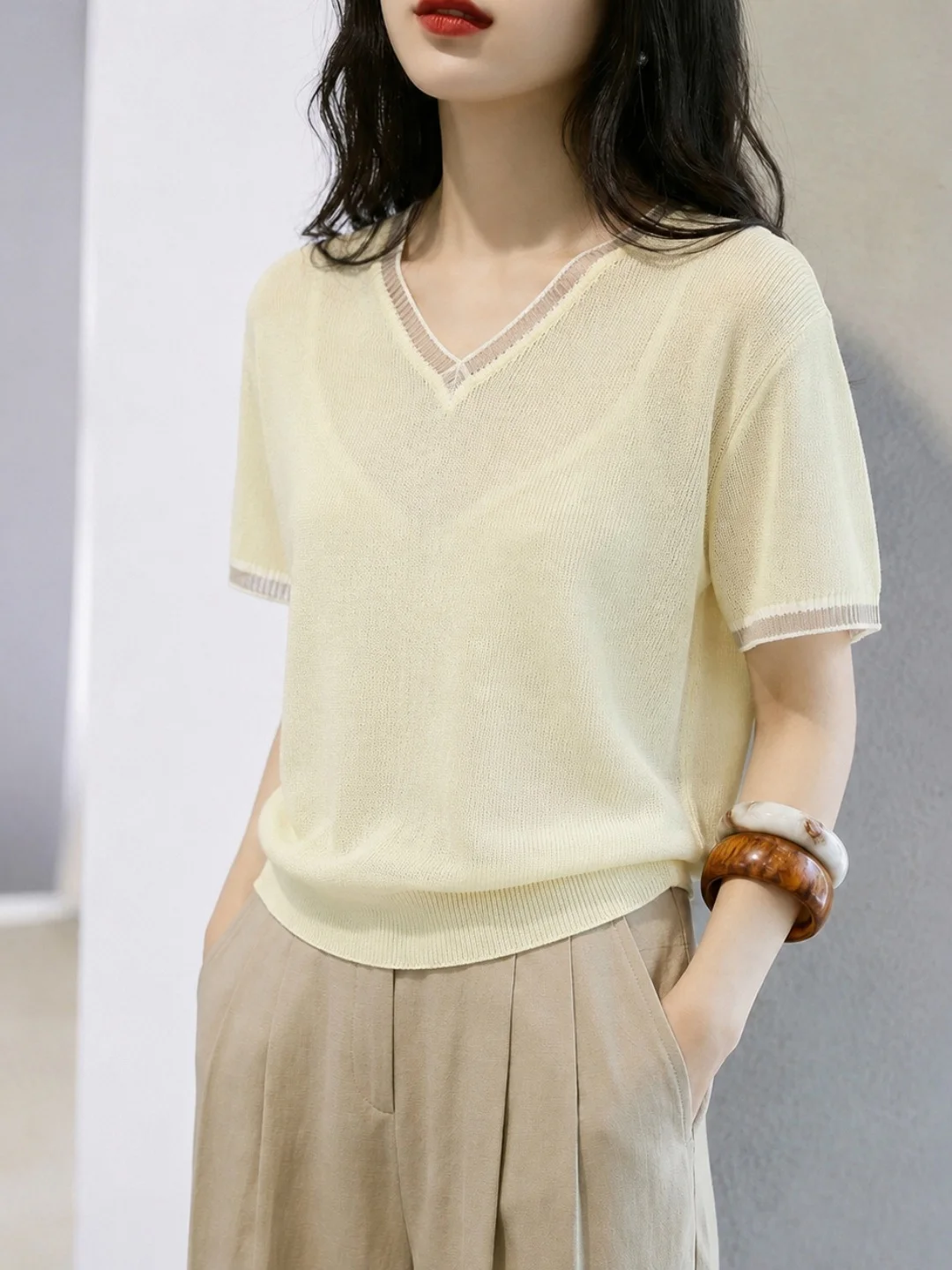 Summer 2026 Women's Ice Silk Knitted Short Sleeve V-Neck Loose Casual Style Top Korean Version Comfortable Browsing Wind
Summer 2026 Women's Ice Silk Knitted Short Sleeve V-Neck Loose Casual Style Top Korean Version Comfortable Browsing Wind