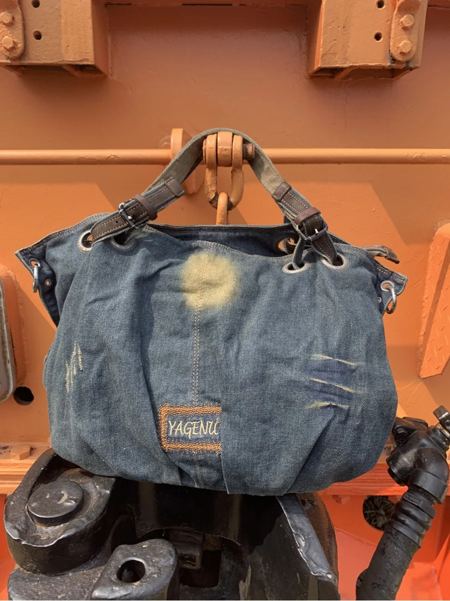 Casual Denim Shoulder Bag Large Capacity Women's Handbag Outdoor Travel Trendy Bag Handheld Crossbody Bag Soft Zipper Closure
Casual Denim Shoulder Bag Large Capacity Women's Handbag Outdoor Travel Trendy Bag Handheld Crossbody Bag Soft Zipper Closure