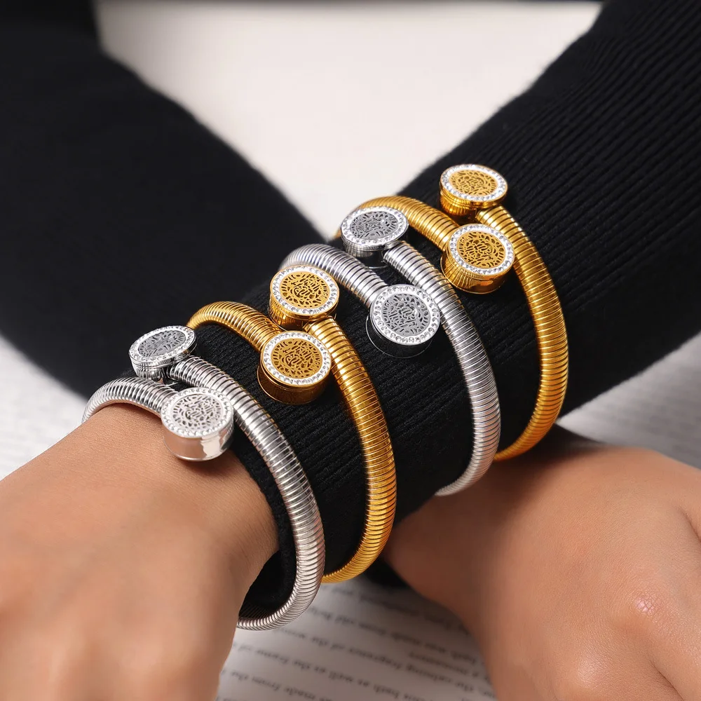 Fashionable and simple bracelet Medallion zircon design titanium steel gold-plated jewelry
Fashionable and simple bracelet Medallion zircon design titanium steel gold-plated jewelry