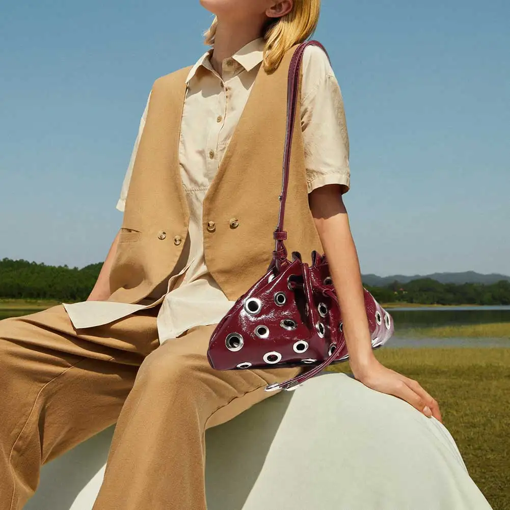 Women Rivet Bucket Handbag Large Capacity Retro Hollow Handbag PU Leather Trendy Rivet Sling Bag Shopping Vacation Handbag
Women Rivet Bucket Handbag Large Capacity Retro Hollow Handbag PU Leather Trendy Rivet Sling Bag Shopping Vacation Handbag