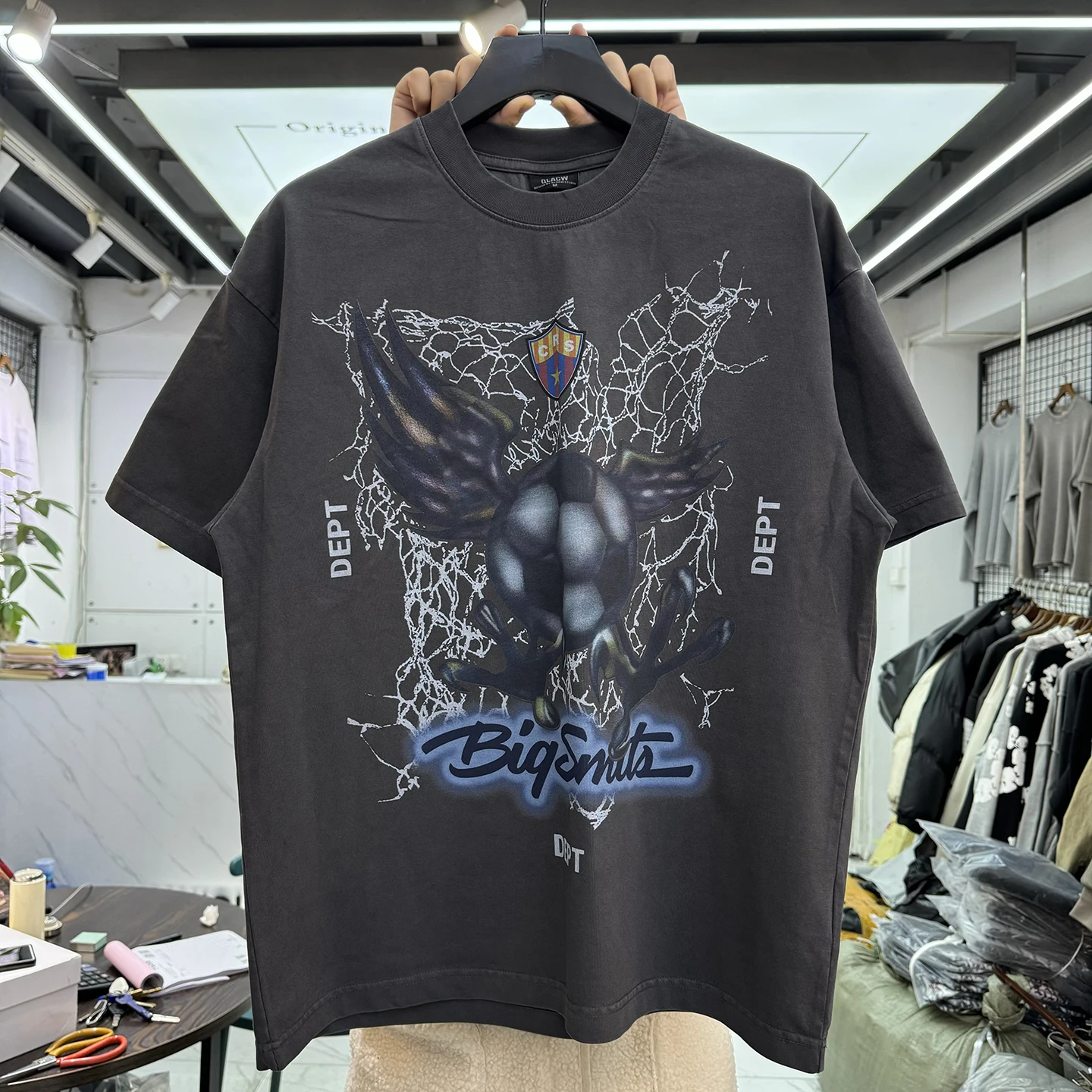 Retro Dark Football Letter Print Short Sleeve T-Shirt Street Loose Casual round Neck Top for Men And Women Cotton Polyester B...
Retro Dark Football Letter Print Short Sleeve T-Shirt Street Loose Casual round Neck Top for Men And Women Cotton Polyester B...