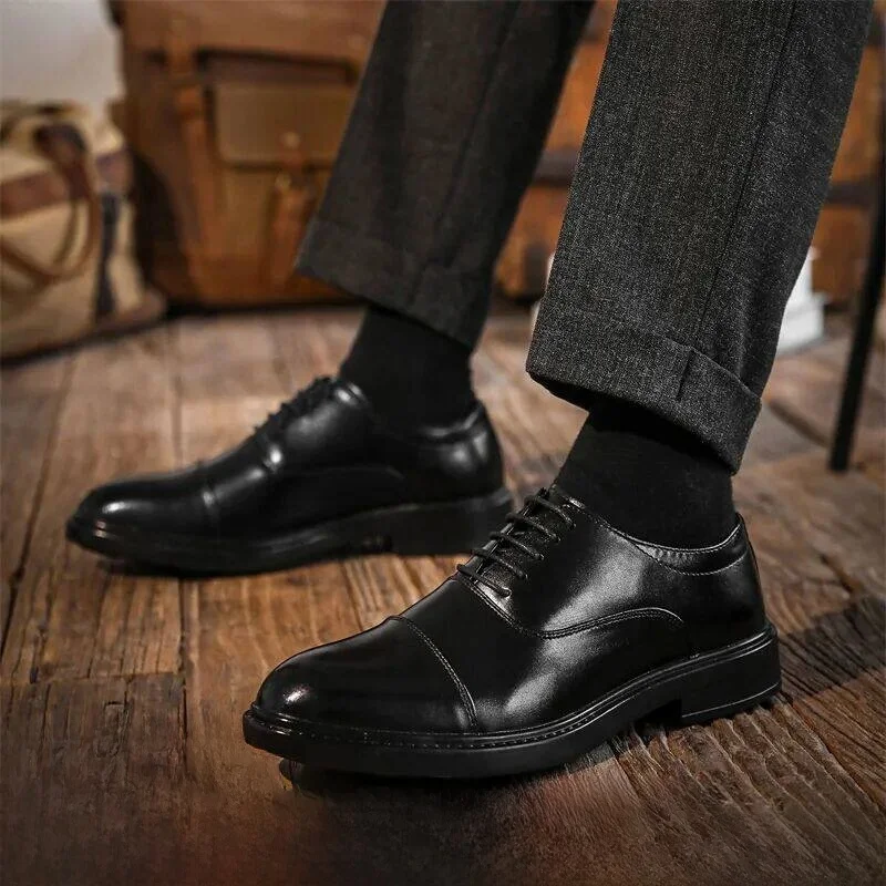 Элегантные мужские повседневные туфли Оксфорды из двухслойной воловьей кожи с резиновой подошвой, на трех пряжках, модные, низкие, с круглым носком, кожаные
Элегантные мужские повседневные туфли Оксфорды из двухслойной воловьей кожи с резиновой подошвой, на трех пряжках, модные, низкие, с круглым носком, кожаные