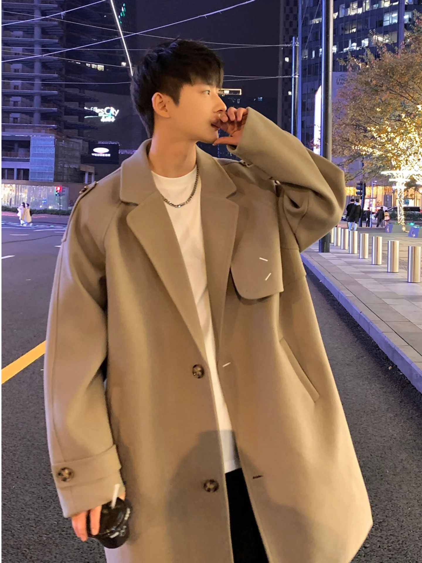 Men's Mid-Length Woolen Coat Autumn Winter British Style Windbreaker Jacket Warm Wear-Resistant Waterproof Fashionable
Men's Mid-Length Woolen Coat Autumn Winter British Style Windbreaker Jacket Warm Wear-Resistant Waterproof Fashionable