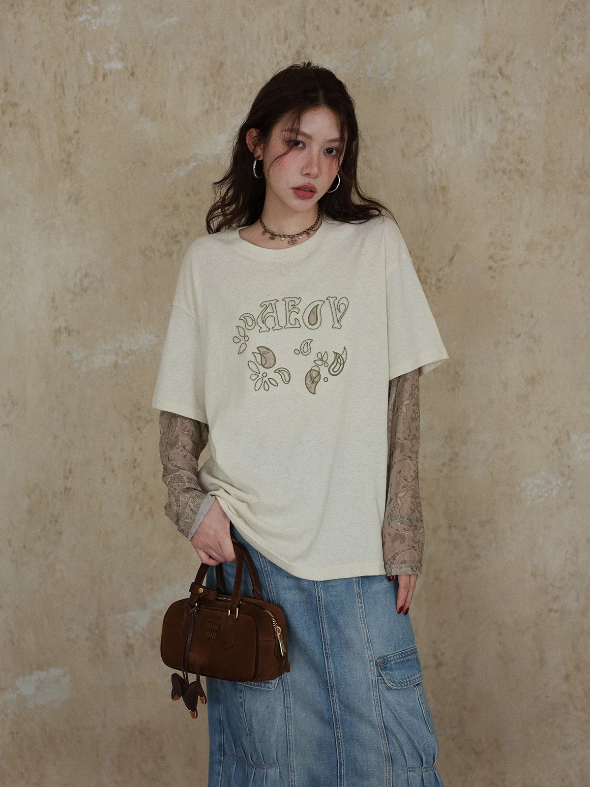 Retro Spliced Sleeve T-Shirt Women's Long Sleeve Embroidered Mesh Top Spring Versatile Straight Cut Cotton round Neck Letter ...
Retro Spliced Sleeve T-Shirt Women's Long Sleeve Embroidered Mesh Top Spring Versatile Straight Cut Cotton round Neck Letter ...