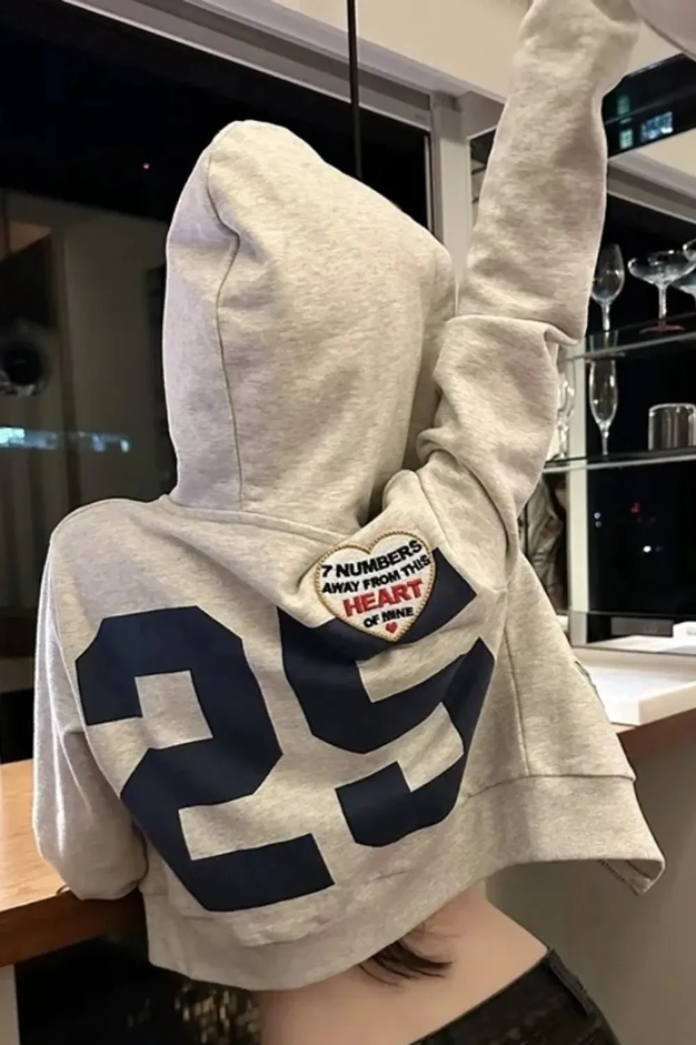 Autumn New American Vintage Patched Embroidery Cropped Zip Up Hoodie for Women Y2K Spicy Girl Slimming Zip Jacket Ins Inspired
Autumn New American Vintage Patched Embroidery Cropped Zip Up Hoodie for Women Y2K Spicy Girl Slimming Zip Jacket Ins Inspired