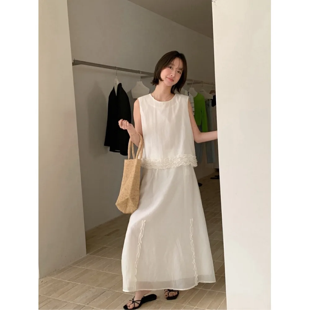 Elegant Gentle Wooden Ear Sleeveless Top Vest Slim Half Skirt Two Piece Set Dress Short Style Summer Fashion Women's Set
Elegant Gentle Wooden Ear Sleeveless Top Vest Slim Half Skirt Two Piece Set Dress Short Style Summer Fashion Women's Set