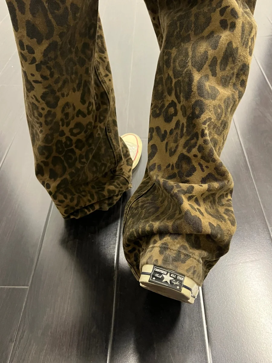 Ретро-джинсы с леопардовым принтом в американском стиле, женские, с высокой талией, свободные, прямого кроя, из денима, для фигуры типа «груша», осень-зима, уличный стиль
Ретро-джинсы с леопардовым принтом в американском стиле, женские, с высокой талией, свободные, прямого кроя, из денима, для фигуры типа «груша», осень-зима, уличный стиль