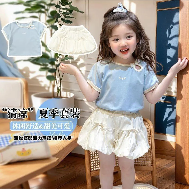 Girls' stylish short-sleeve printed letter set2026New Summer Two-Piece Set of Children's Bud Shorts
Girls' stylish short-sleeve printed letter set2026New Summer Two-Piece Set of Children's Bud Shorts