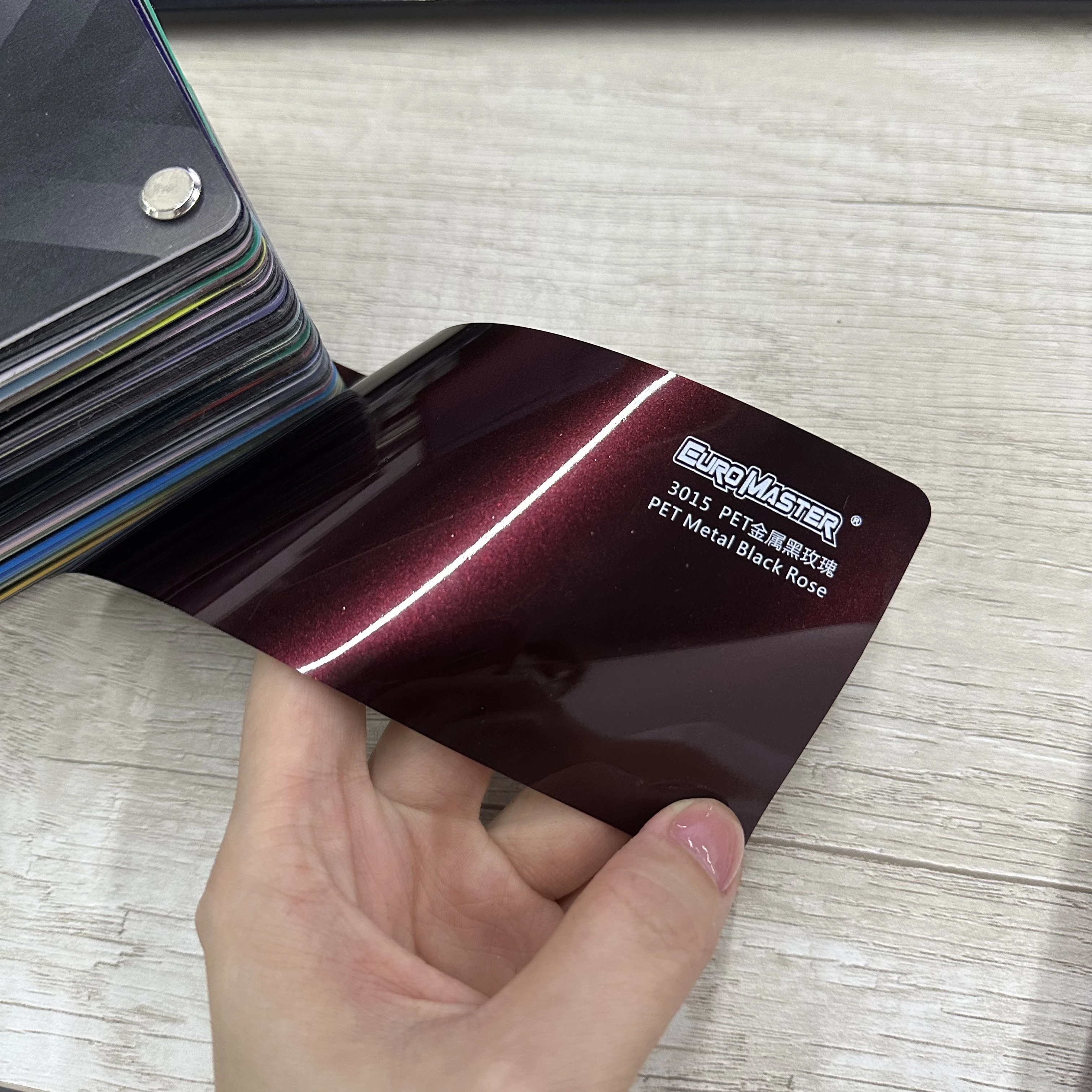 Euromaster 3177 Ture Gloss Metallic PET Backing Liner Metal Paint Rose Black Vinyl Wrapping Film for Car
Euromaster 3177 Ture Gloss Metallic PET Backing Liner Metal Paint Rose Black Vinyl Wrapping Film for Car