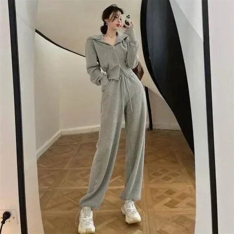 2023 Autumn Tracksuit Women Two Piece Set Korea Zip Up Hoodie Drawstring Sweatpants Casual Pants Solid Sportswear Female Suit
2023 Autumn Tracksuit Women Two Piece Set Korea Zip Up Hoodie Drawstring Sweatpants Casual Pants Solid Sportswear Female Suit