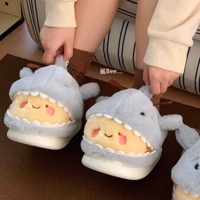 Хлопковая обувь с милым мультяшным рисунком для унисекс, домашние тапочки на каблуке, забавные пушистые шлепанцы для спальни для женщин и мужчин, мягкие и противоскользящие
Хлопковая обувь с милым мультяшным рисунком для унисекс, домашние тапочки на каблуке, забавные пушистые шлепанцы для спальни для женщин и мужчин, мягкие и противоскользящие
