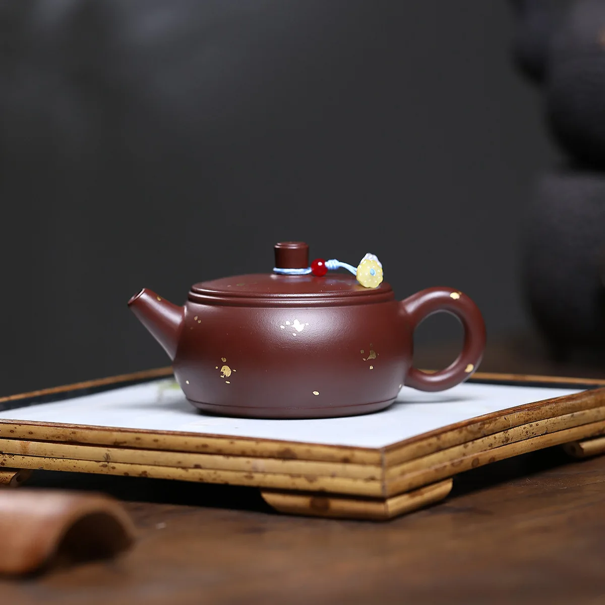 Handmade Set Yixing Purple Clay Teapot Famous Ore Sand Pearl Card Cover
Handmade Set Yixing Purple Clay Teapot Famous Ore Sand Pearl Card Cover